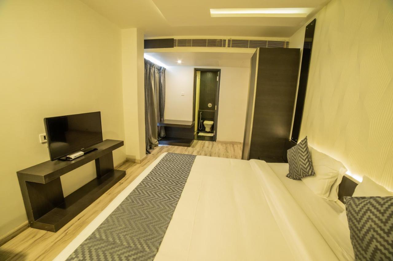 Poppys Tower Hotel Коимбаторе Екстериор снимка