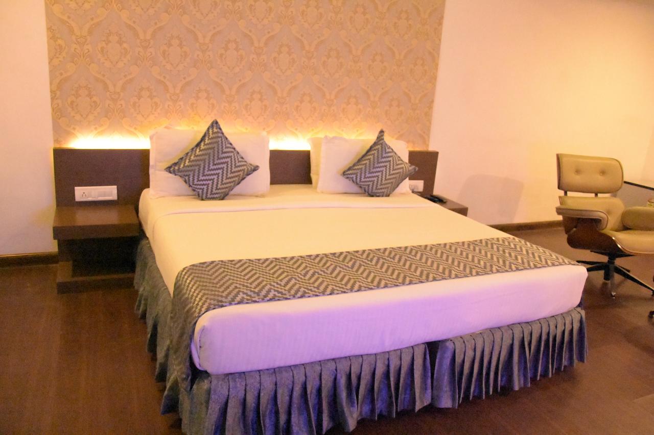Poppys Tower Hotel Коимбаторе Екстериор снимка