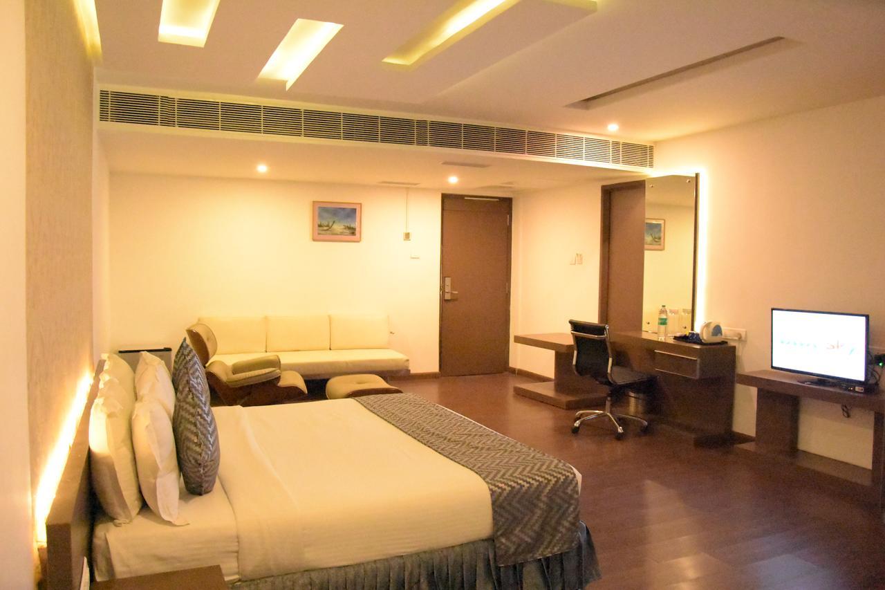 Poppys Tower Hotel Коимбаторе Екстериор снимка
